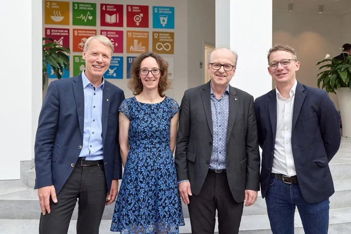 Die Sprecher von ImmunoSensation: (v. li.) Prof. Gunther Hartmann (aktueller Sprecher, ImmunoSensation2 und künftiger Sprecher ImmunoSensation3), Prof. Anja Schneider (künftige Sprecherin ImmunoSensation3), Prof. Waldemar Kolanus (aktueller Sprecher, ImmunoSensation2) und Prof. Andreas Schlitzer (künftiger Sprecher ImmunoSensation3).