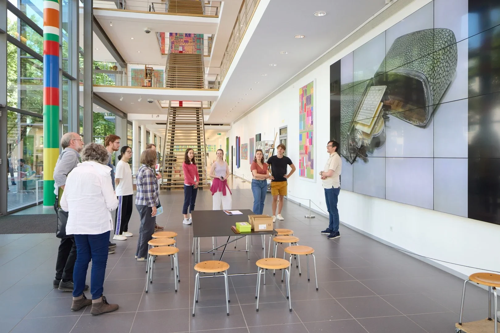 Im Arithmeum konnten die Teilnehmenden im Anschluss an eine Führung mit Proportionalzirkeln rechnen und zeichnen.