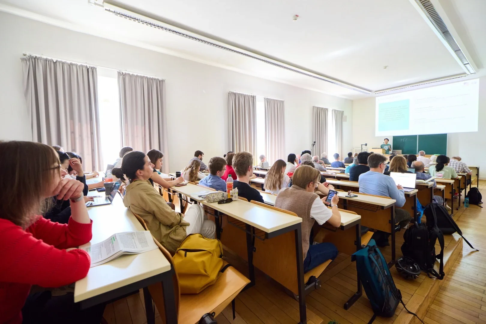 Das Interesse in Hörsaal XV war groß, als Liu Xu am Vormittag sein Dissertationsprojekt im Fach Sinologie über die Industriepolitik in China und Deutschland vorstellte.
