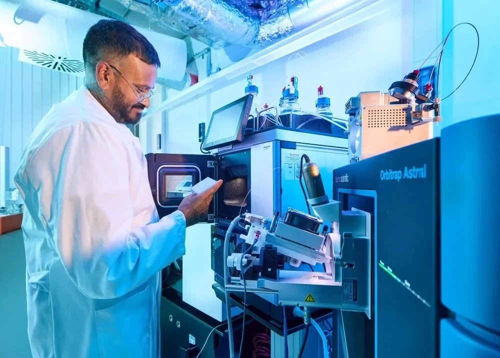 Translational Proteomics Core Facility- Die Facility bietet modernste, auf Massenspektronomie basierte Proteomik-Analyse von klinischen Proben, darunter Bioflüssigkeiten, isolierte Zellen, und Gewebe