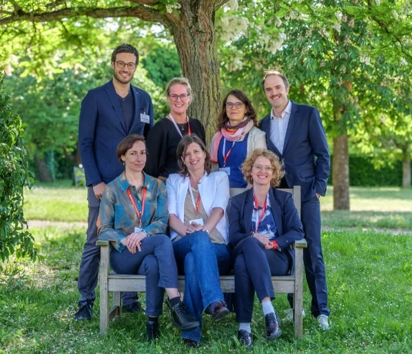 Die Bonner ACCENT-Fellows (von oben links nach unten rechts) beim Netzwerktreffen des Advanced Clinician Scientist Programms in Würzburg: PD Dr. Alexander Semaan, Dr. Jana Nätlitz, PD Dr. Jennifer Faber, PD Dr. Andreas Zietzer, Dr. Johanna Knöferle, Dr. Judith Sirokay mit ACCENT-Koordinatorin Dr. Dorothea Schmitt.
