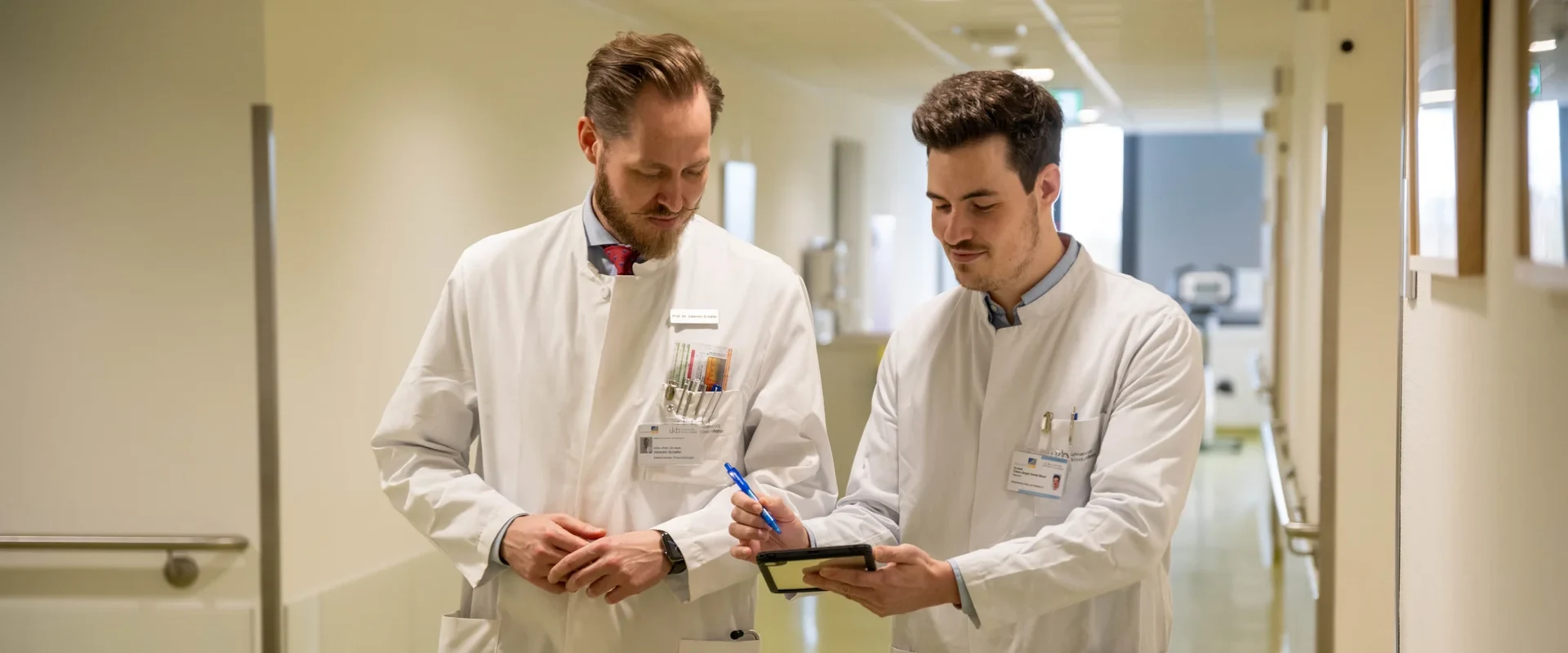 (v.l.) Prof. Valentin Schäfer, Leiter der Rheumatologie des UKB und Dr. Claus-Jürgen Bauer, Oberarzt in der Rheumatologie