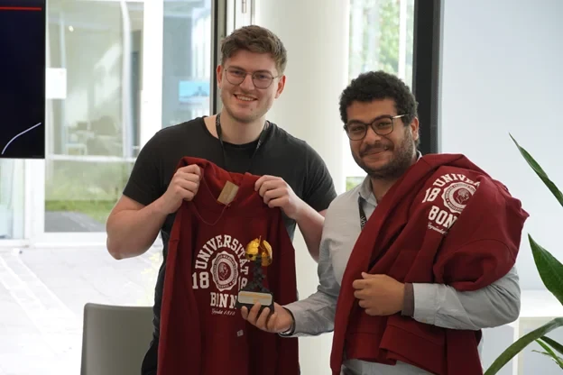Dr. Jonas Henn und Dr. Daniela Treutlein bei der Übergabe der Preise