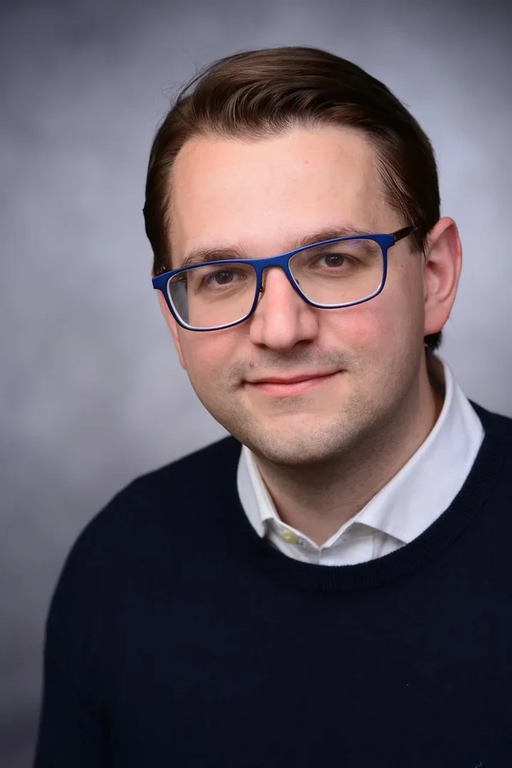 PD. Dr. Florian Recker wird für seine herausragenden Verdienste in der Lehre der Hochschulmedizin mit dem Ars legendi-Fakultätenpreis Medizin 2024 ausgezeichnet