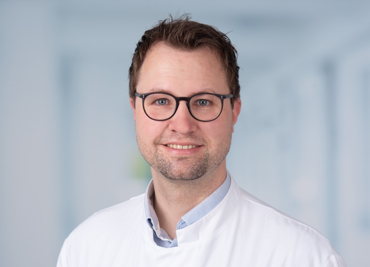 Dermatologe Privatdozent Dr. Philipp Jansen des UKB erhält Publikationspreis 2023 der deutschen Gesellschaft für Dermatochirurgie (DGDC)