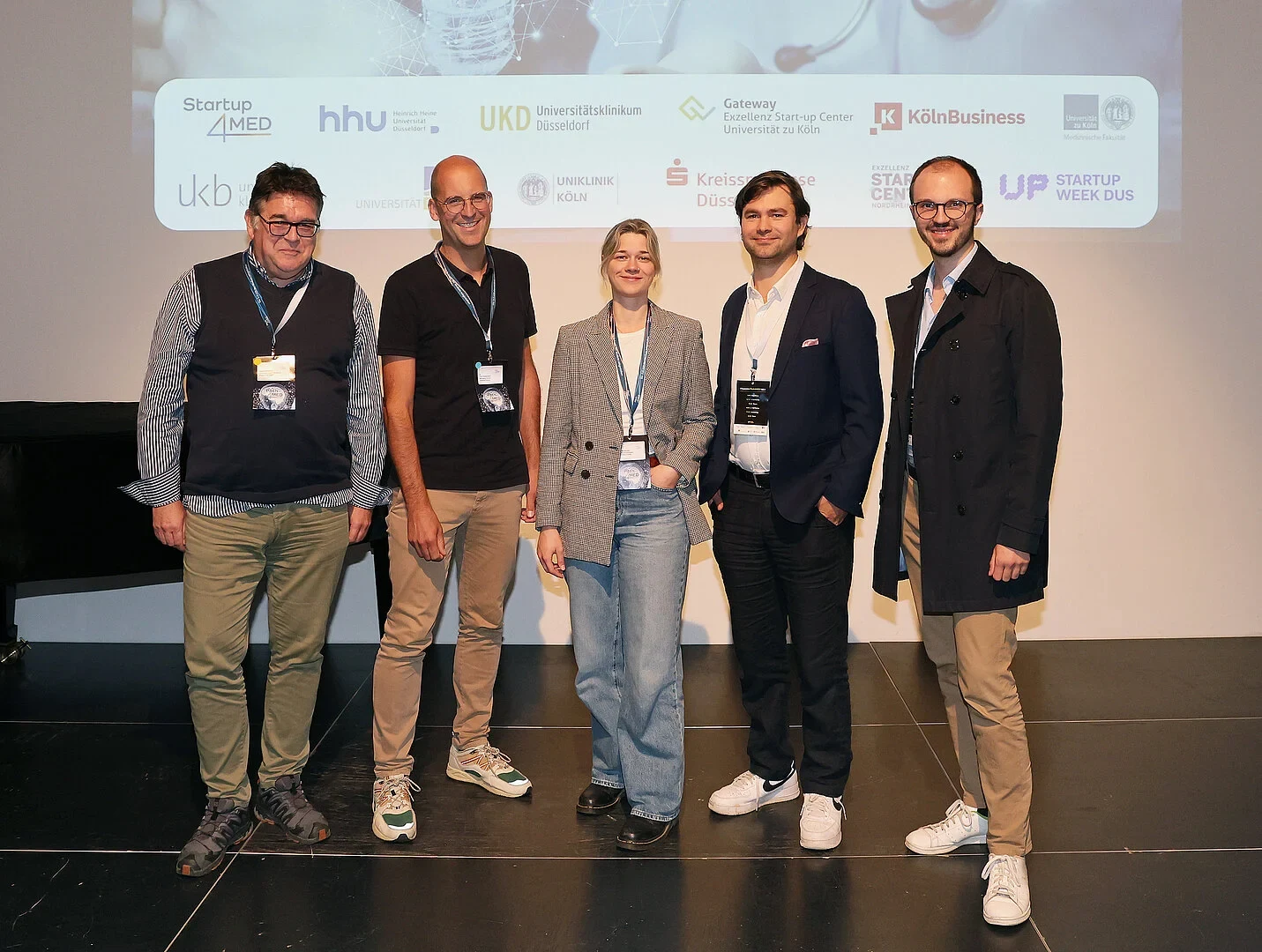 Die Expertenjury bestand aus (von links) Rolf Fellmann (Business Angel und Vorstand, Angel Engine e.V.), Dr. Tom Hiddemann (Managing Director, Gateway Factory), Ina Mayländer (Investement Analystin, TVF Tech Vision Fonds), Dr. Jan Engels (Senior Investment Manager, HTGF High-Tech Gründerfonds), Jan Oberheim (Projektmanager, NRW.BANK).