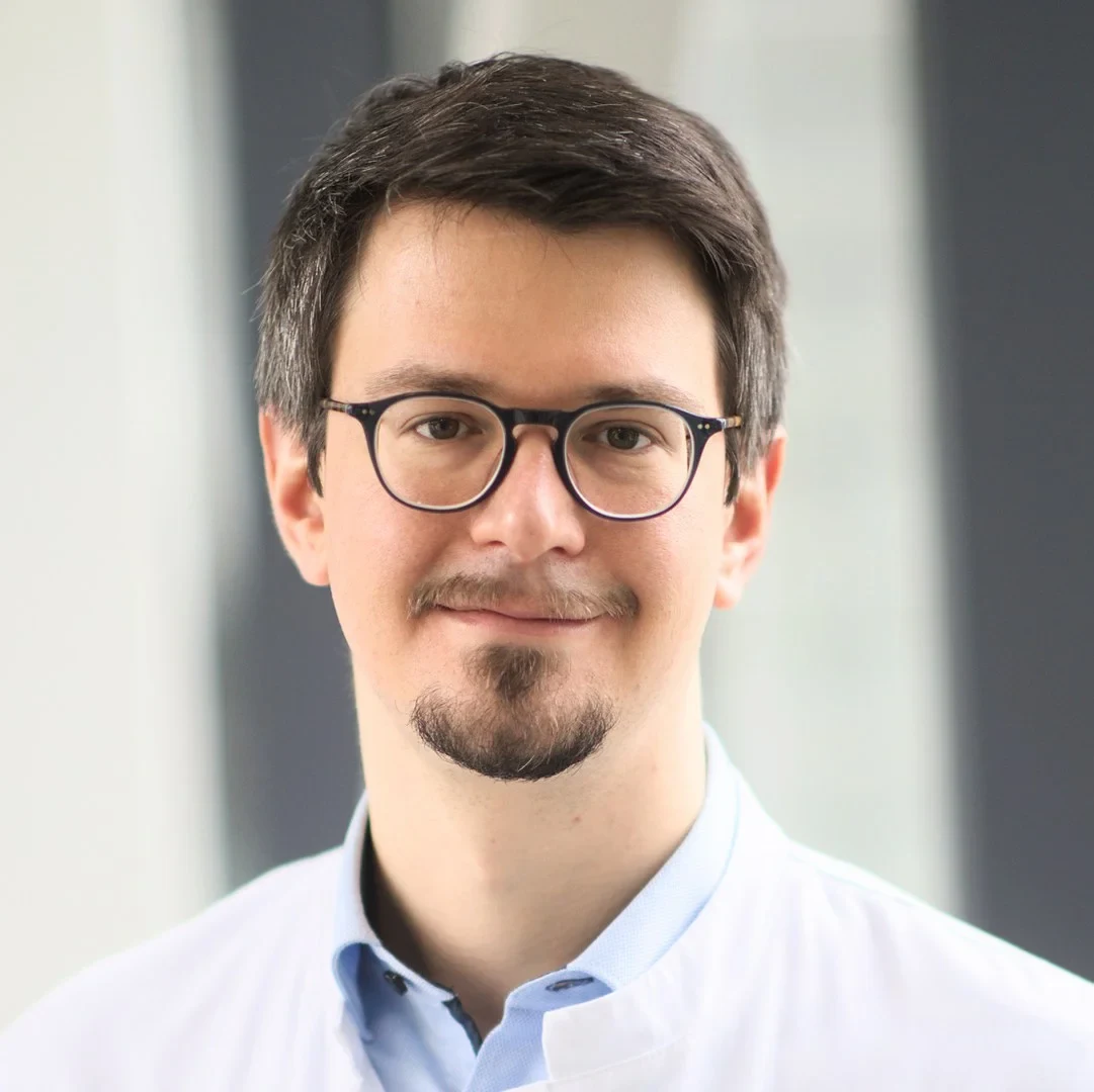 Neue Monitoring-Möglichkeit für seltene Augenerkrankung - PD Dr. Maximilian Wintergerst prüft ein neues Bildgebungsverfahren zum Monitoring von Uveitis intermedia