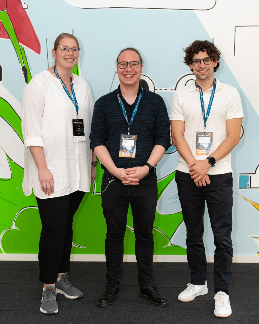v.l.n.r.: Teams der Medizinischen Fakultät der Universität Bonn Verena Wiemann und Dr. Thomas Fließwasser vom Team ProbioTex und Sergi Bravo vom Team Intralis