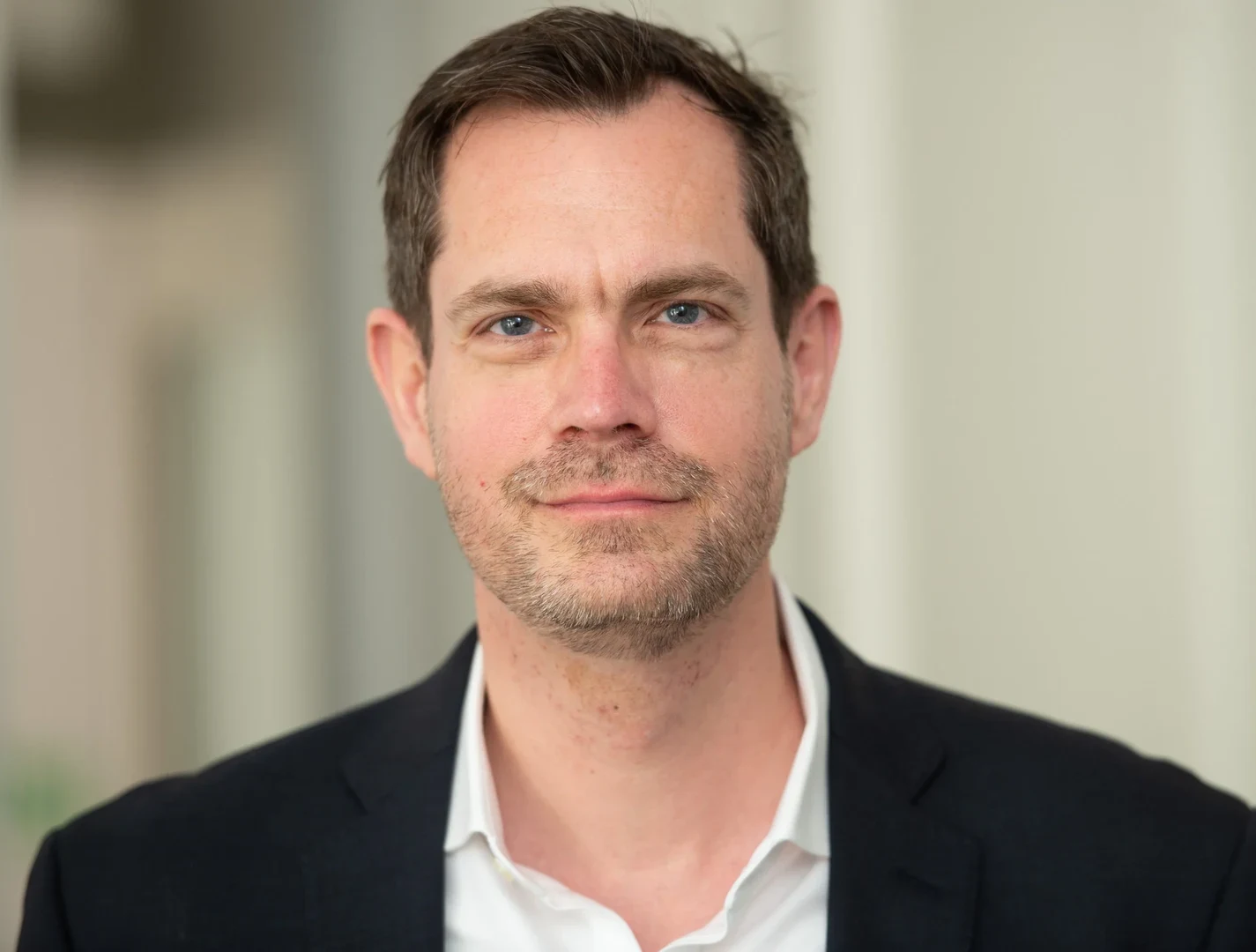 Prof. Bach ist als Hertz-Chair - Mitglied des Transdisziplinären Forschungsbereichs „Life & Health“ und verantwortlich für den Profilbereich an der Schnittstelle zwischen Neurowissenschaften, Psychiatrie und Computerwissenschaften.