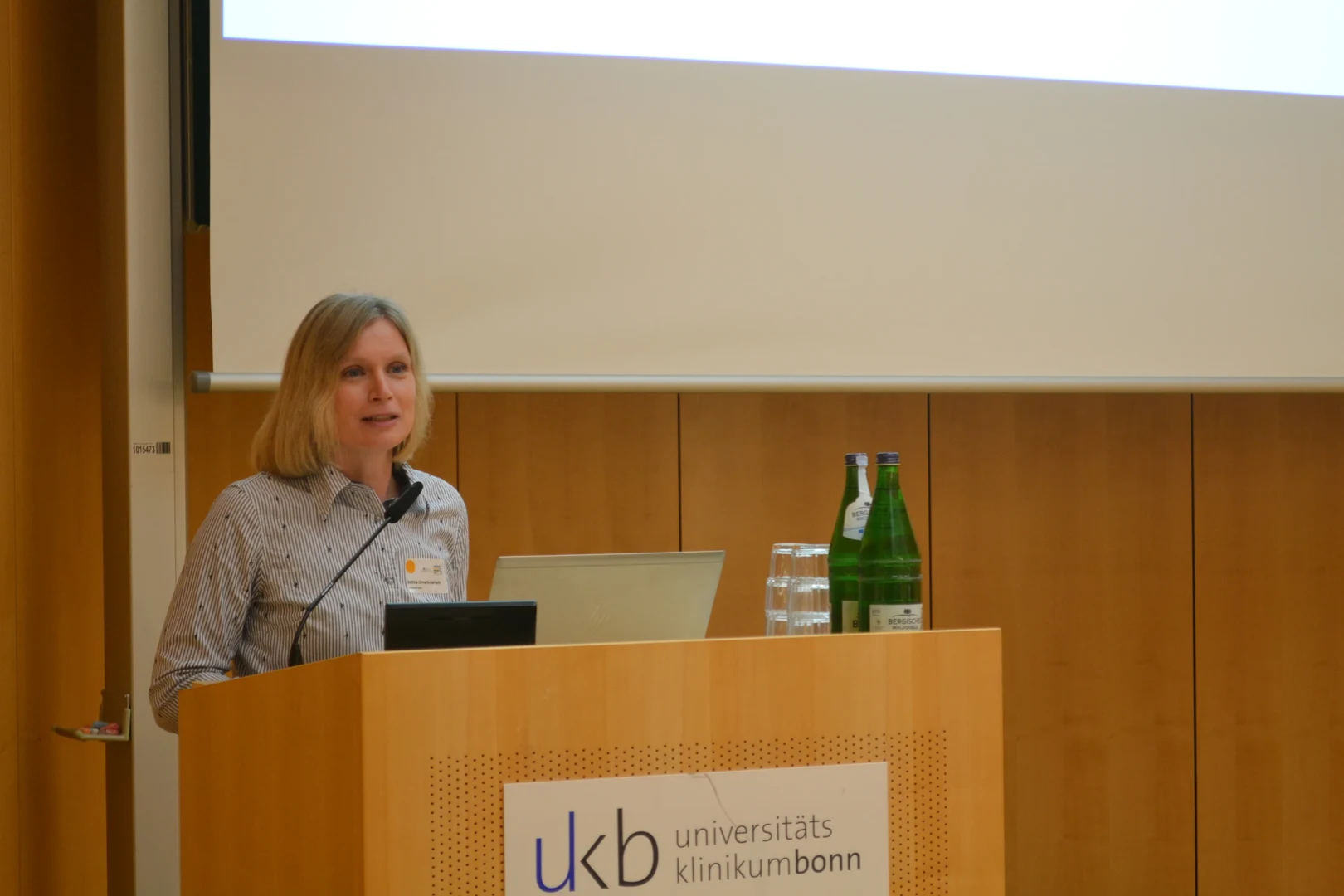 Begrüßung und Vorstellung des Dekanats der medizinischen Fakultät der Universität Bonn durch Dr. Bettina Linnartz-Gerlach