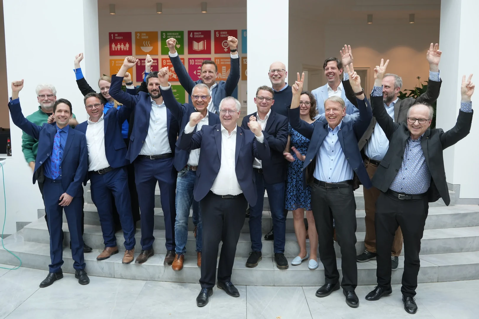 Excellenzcluster - Rektor Prof. Dr. Dr. h.c. Michael Hoch und die Sprecher*innen der Excellenzcluster feiern den großartigen Erfolg