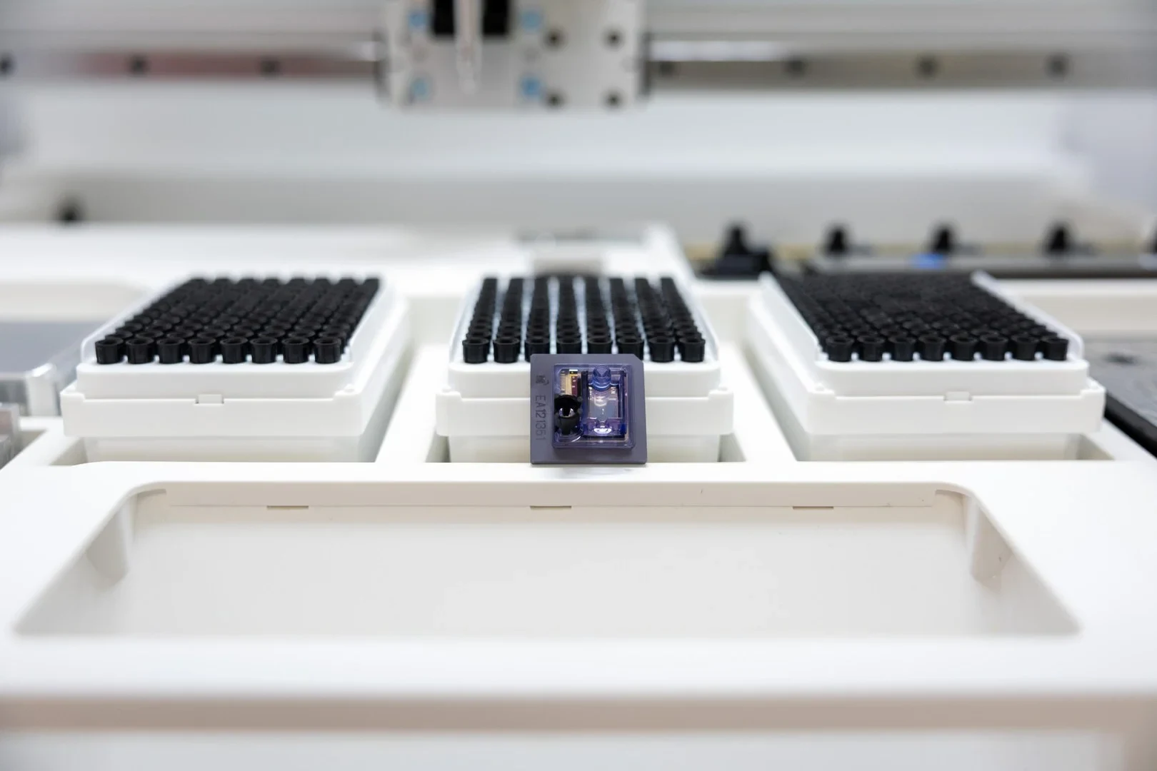 Das West German Genome Center - wird auf internationalem Niveau die Genomforschung in der Medizin und den Lebenswissenschaften ausbauen. Das Zentrum stellt hochmoderne Genomtechnologien für die medizinische Forschung, die Biodiversitätsforschung, die Pflanzenzüchtung und für weitere Bereiche der Genetik zur Verfügung.