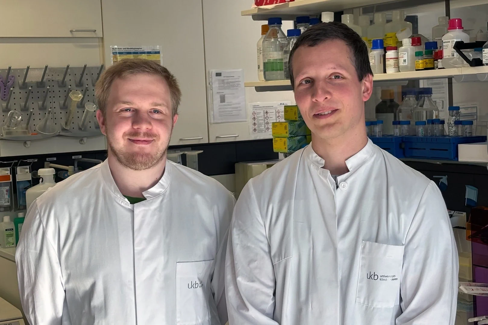 Alexander Brückner (links) - und Erstautor Adrian Brandtner (rechts).