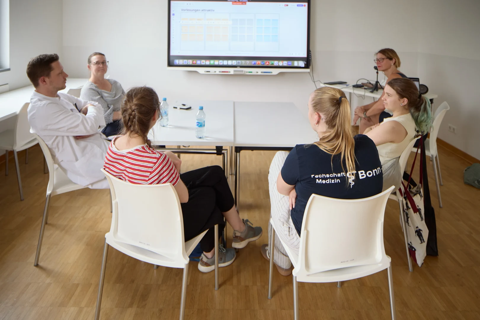 Während des World Cafés konnten die Lehrenden und Studierenden besonders gut in den Austausch gehen.