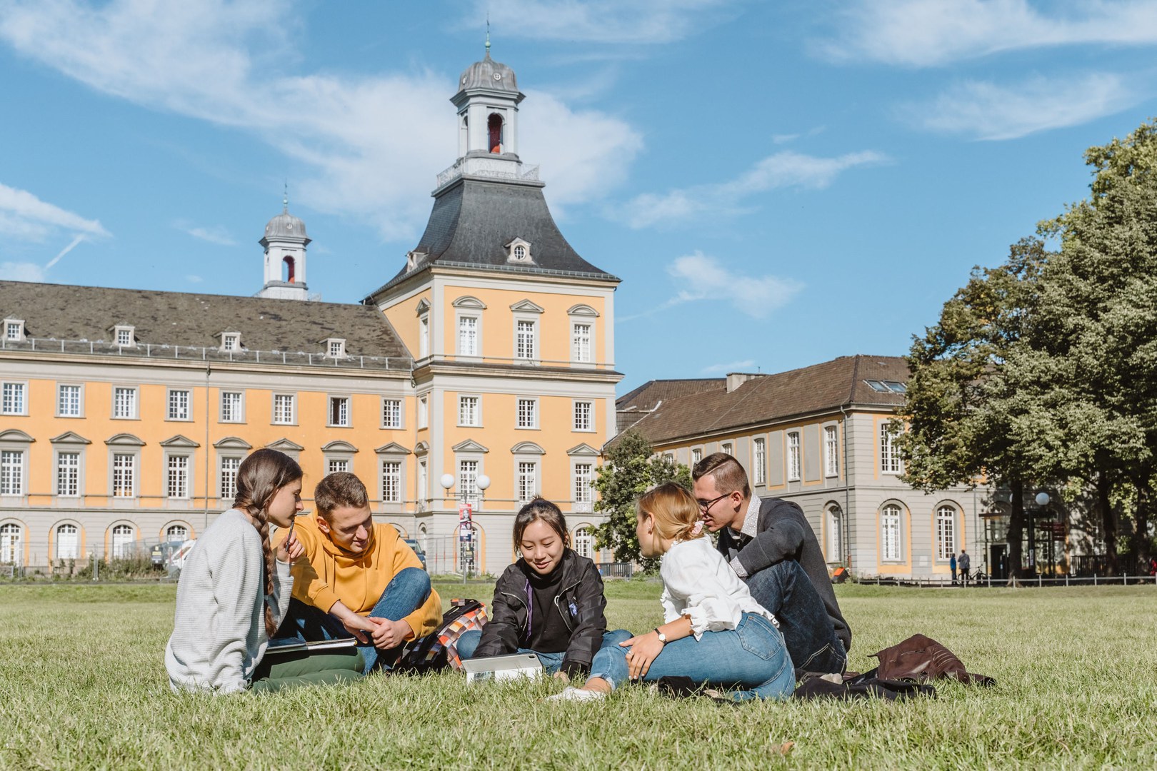 Leiden Ranking: The University of Bonn is a Top-Level Research Institution and Strong in International Collaboration - The latest rankings have again shown that the University of Bonn is a leading scientific-academic institution and a significant player in international research.