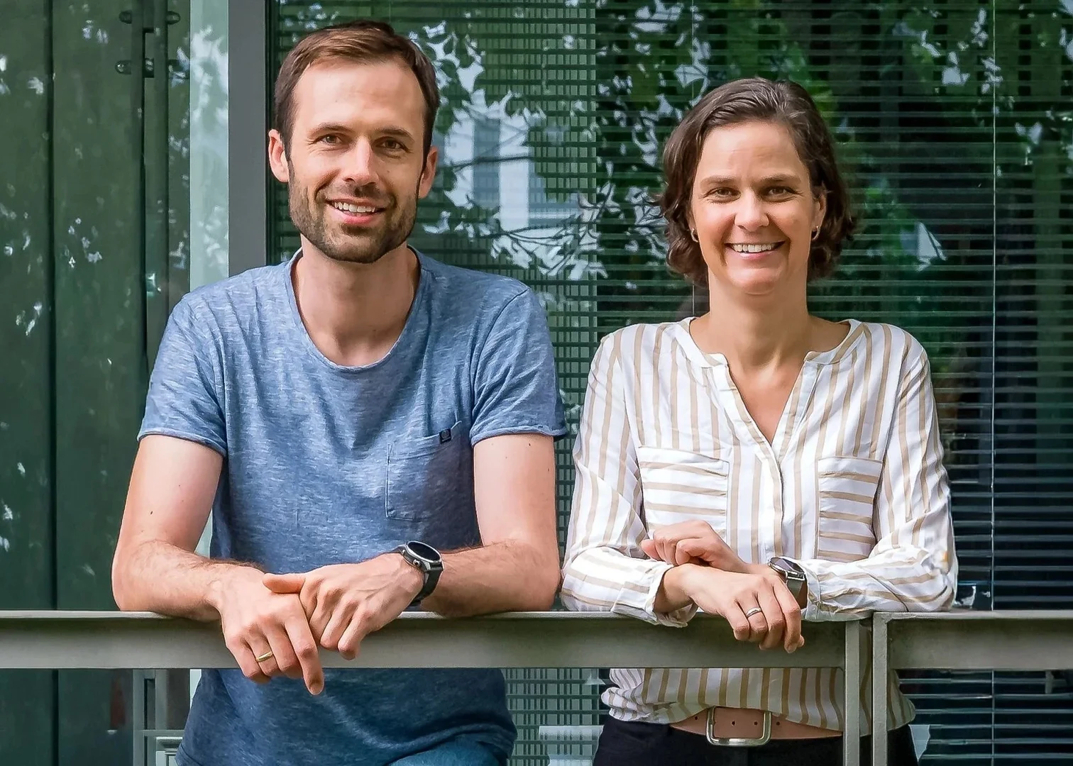 New findings on infection with the Epstein-Barr virus - (from left) Axel Schmidt and Kerstin Ludwig are deciphering how the human body keeps a widespread viral infection under control.