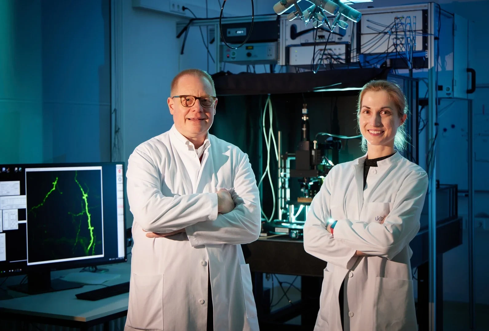 In the lab: - - Dr. Anne-Kathrin Gellner from the Department of Psychiatry and Psychotherapy at Bonn University Hospital and Prof. Dr. Valentin Stein from the Institute of Physiology II at the University of Bonn.